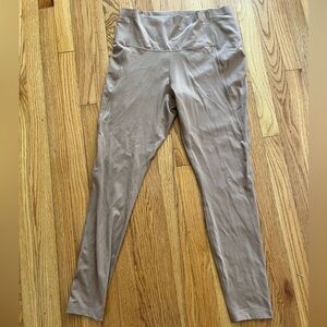 Peach/tan leggings with side pockets